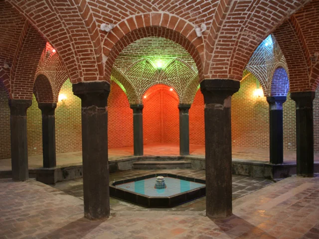 حمام شیخ سلماس: بنایی باشکوه در دل تاریخ سلماس
