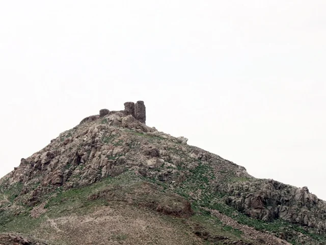 قز قلعه تاکستان: دژی بر فراز تاریخ