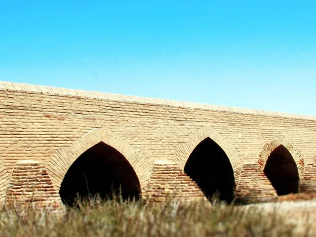 گشتی در تاریخ بجستان: پل، رباط و آرامگاه یونسی