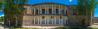 عمارت امیر ارشد (داش ساختمان): نگینی از معماری قاجار در دل آذربایجان