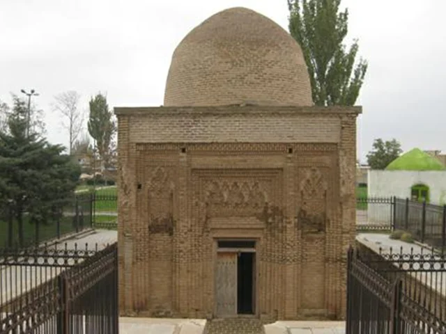 بقعه پیر تاکستان: معماری سلجوقی در قلب ایران