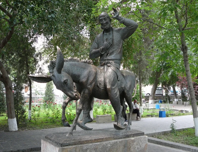 مجسمه ملانصرالدین در بخارا