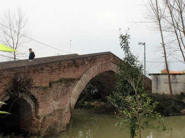 پل خشتی نیاکو: نگینی از تاریخ و معماری در مازندران